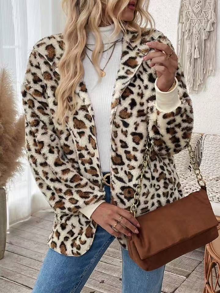 Manteau à Imprimé Léopard en Fausse Fourrure – Élégance et Confort Tendance